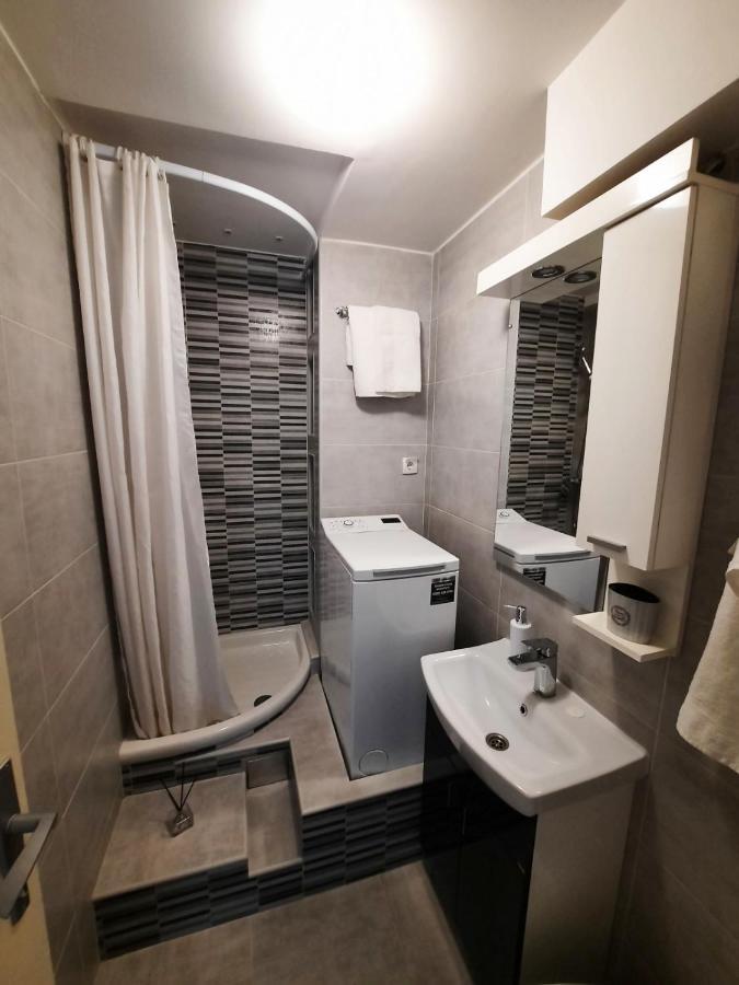Blue Moon Appartement Novi Sad Buitenkant foto