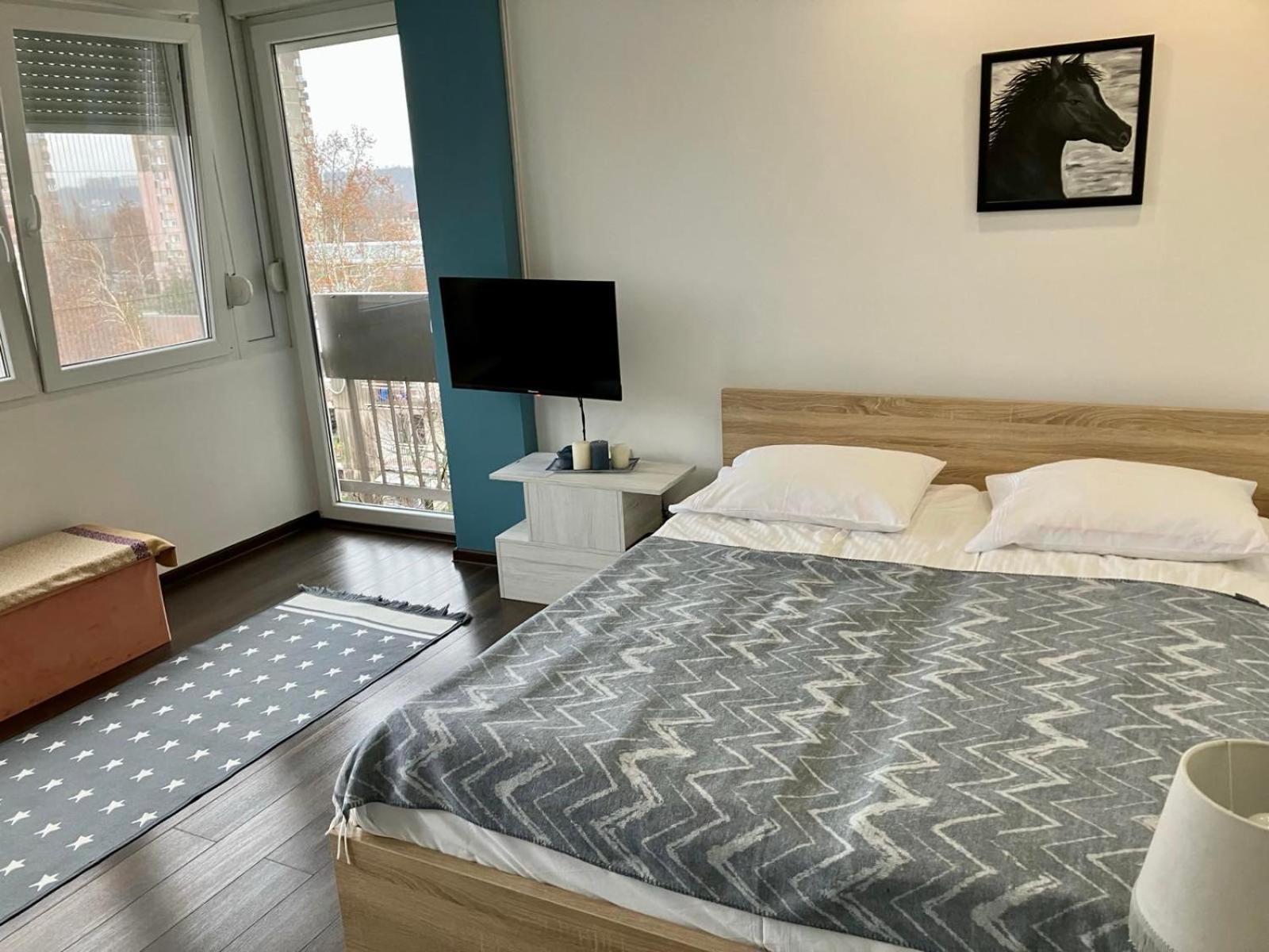 Blue Moon Appartement Novi Sad Buitenkant foto